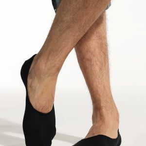 cw09-black-1 Smooth toe seam close-up on black dress socks