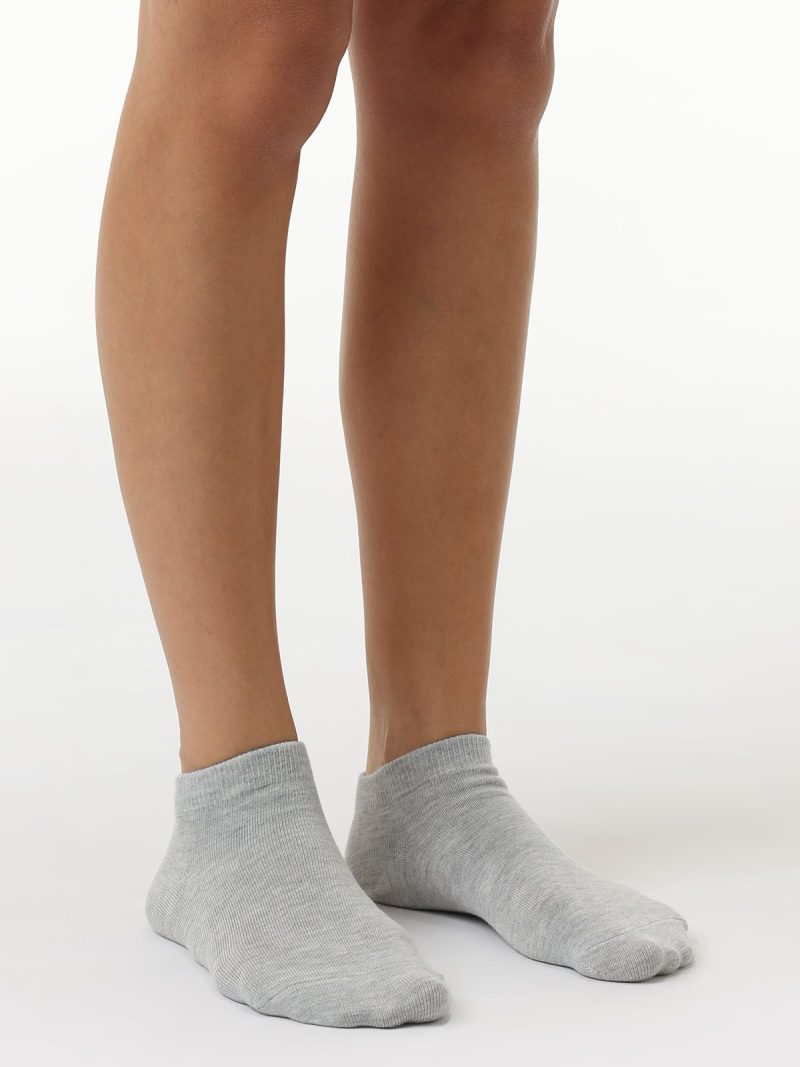 Elastic cuff close-up on grey bamboo women’s socks