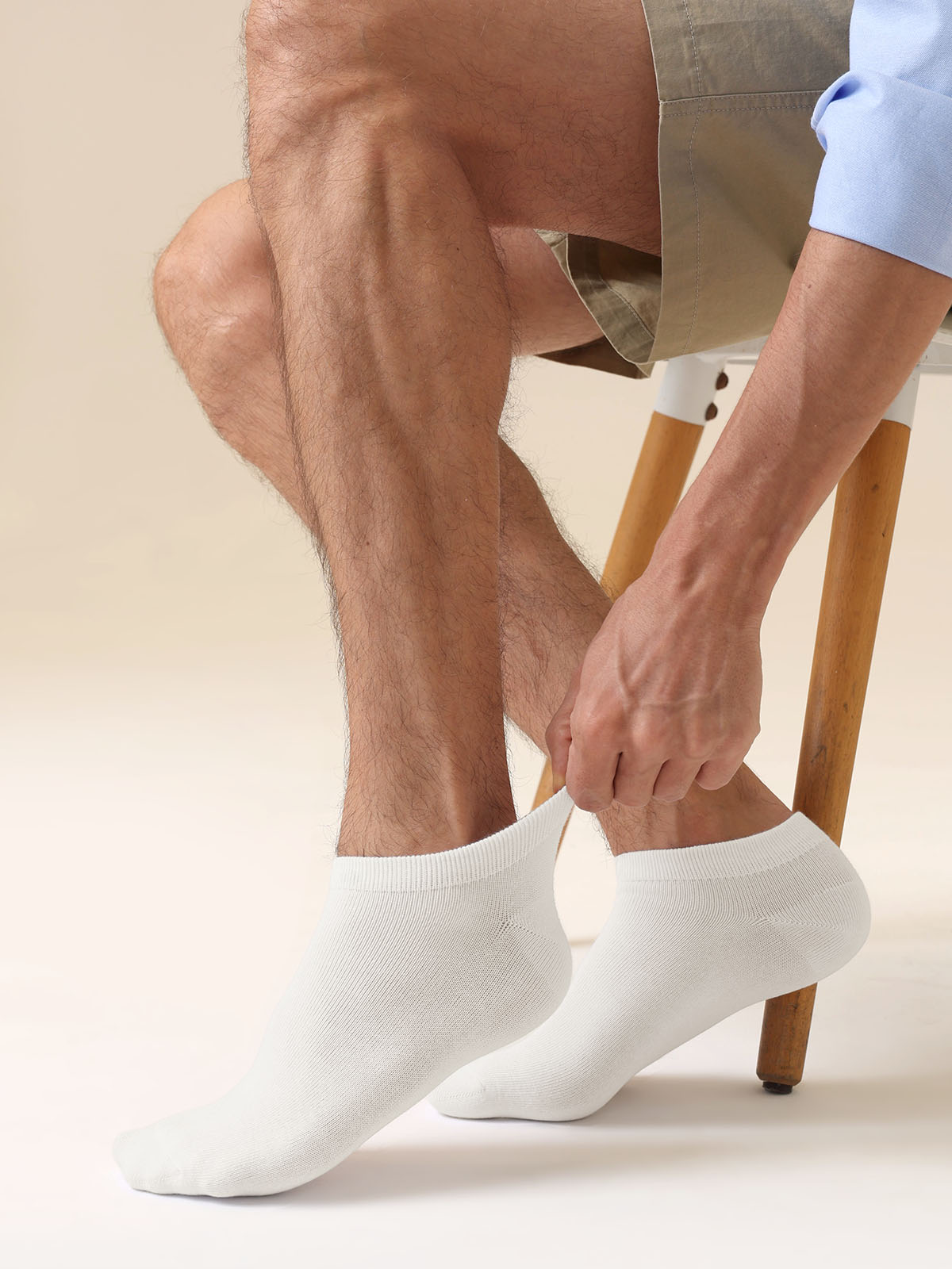 Seam detail on off-white men’s ankle socks