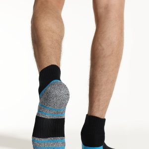 dt07-black blue-2 men wearing black blue cushioned socks during workout