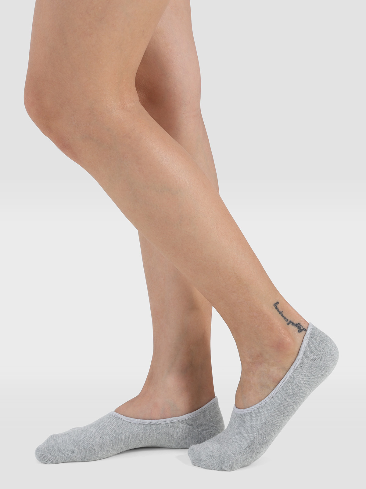 Smooth toe seam detail on grey no show socks