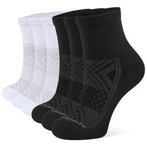 Multipack of CLOSEMATE athletic quarter socks in white and black featuring breathable mesh and arch support